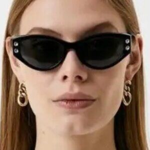 MOSCHINO Cat eye sunglasses with rhinestones NWOT! 🆕🆕🆕